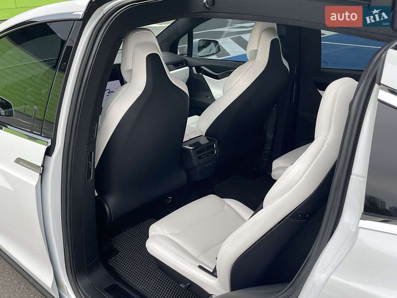 Внедорожник / Кроссовер Tesla Model X 2019 в Киеве