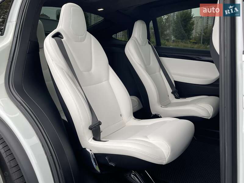 Внедорожник / Кроссовер Tesla Model X 2019 в Киеве