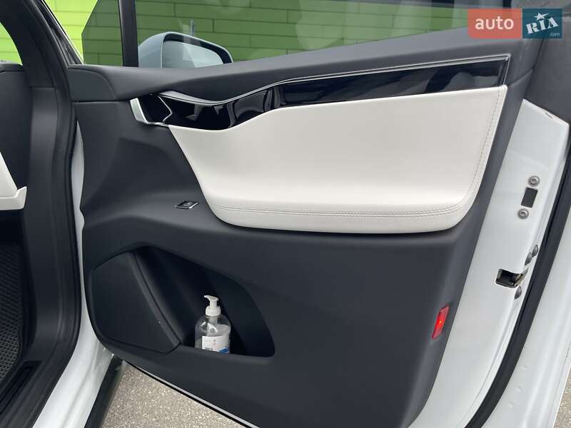 Внедорожник / Кроссовер Tesla Model X 2019 в Киеве