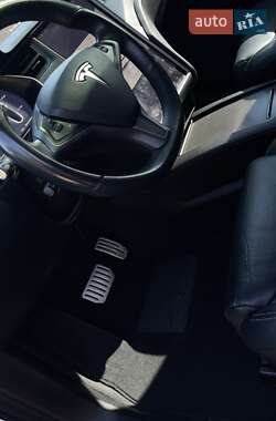 Позашляховик / Кросовер Tesla Model X 2019 в 