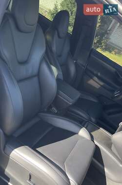 Позашляховик / Кросовер Tesla Model X 2019 в 