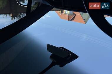 Позашляховик / Кросовер Tesla Model X 2019 в 