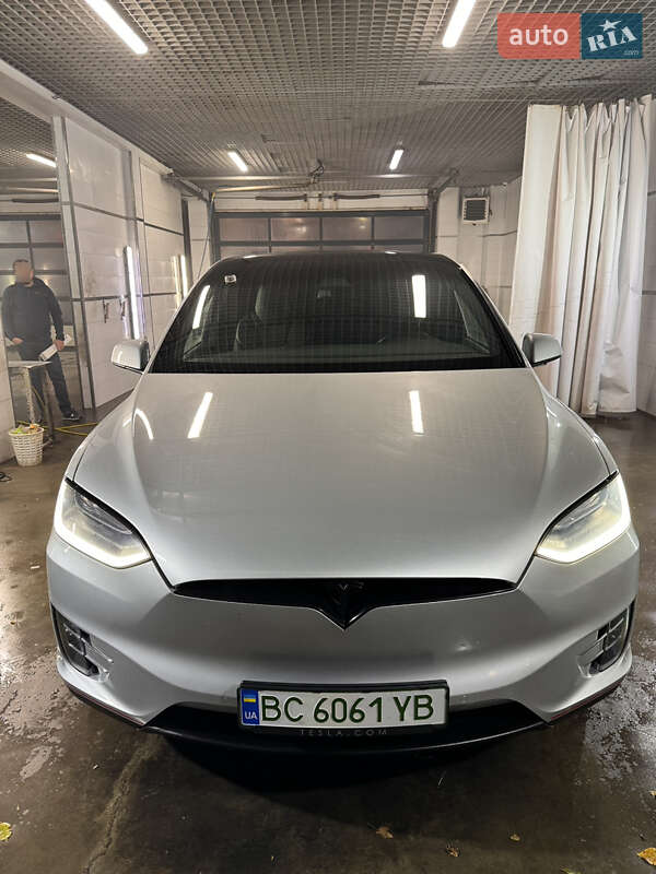 Позашляховик / Кросовер Tesla Model X 2017 в Львові