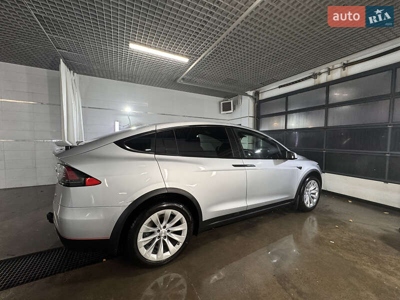Позашляховик / Кросовер Tesla Model X 2017 в Львові