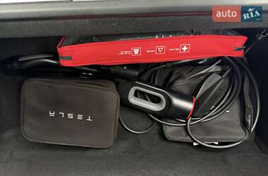 Позашляховик / Кросовер Tesla Model X 2019 в 