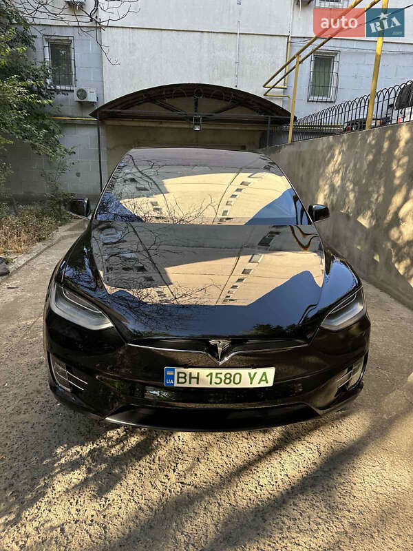 Позашляховик / Кросовер Tesla Model X 2020 в 