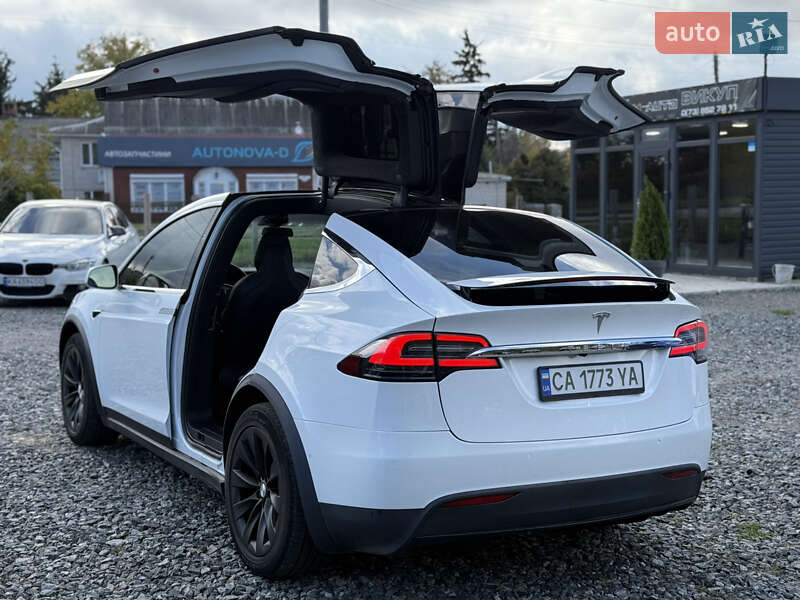 Позашляховик / Кросовер Tesla Model X 2019 в Умані