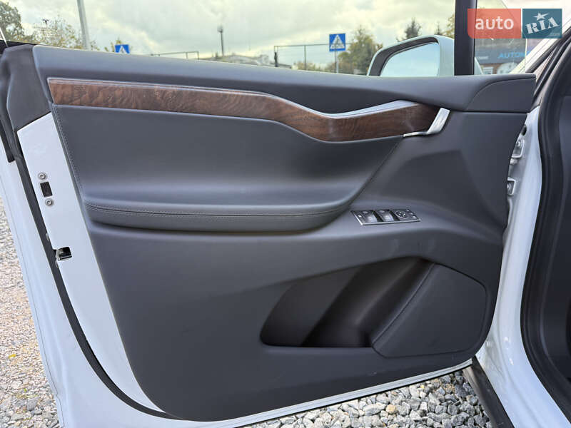 Позашляховик / Кросовер Tesla Model X 2019 в Умані