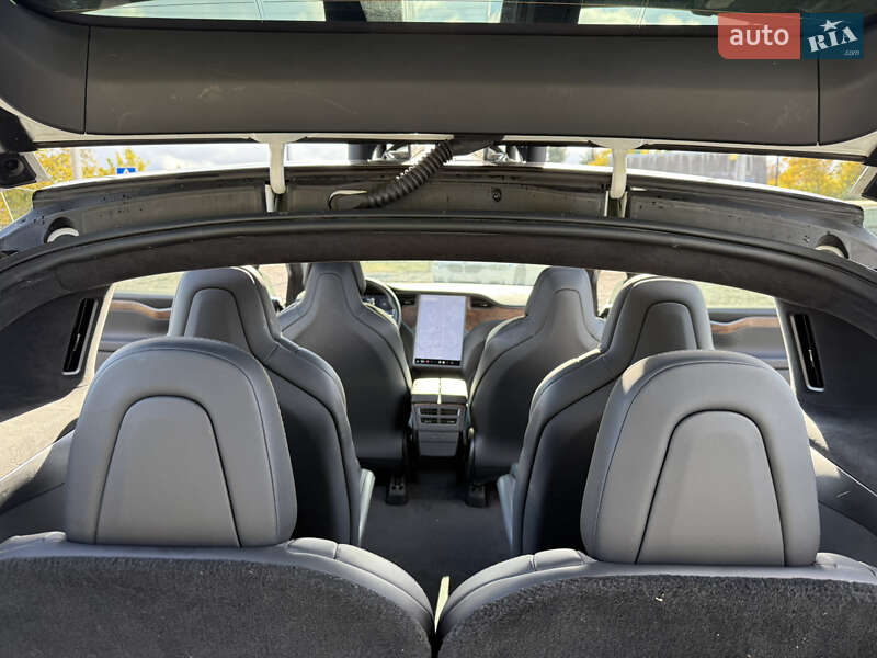 Позашляховик / Кросовер Tesla Model X 2019 в Умані