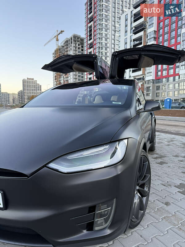 Позашляховик / Кросовер Tesla Model X 2016 в Києві