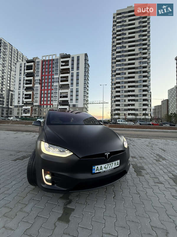 Позашляховик / Кросовер Tesla Model X 2016 в Києві