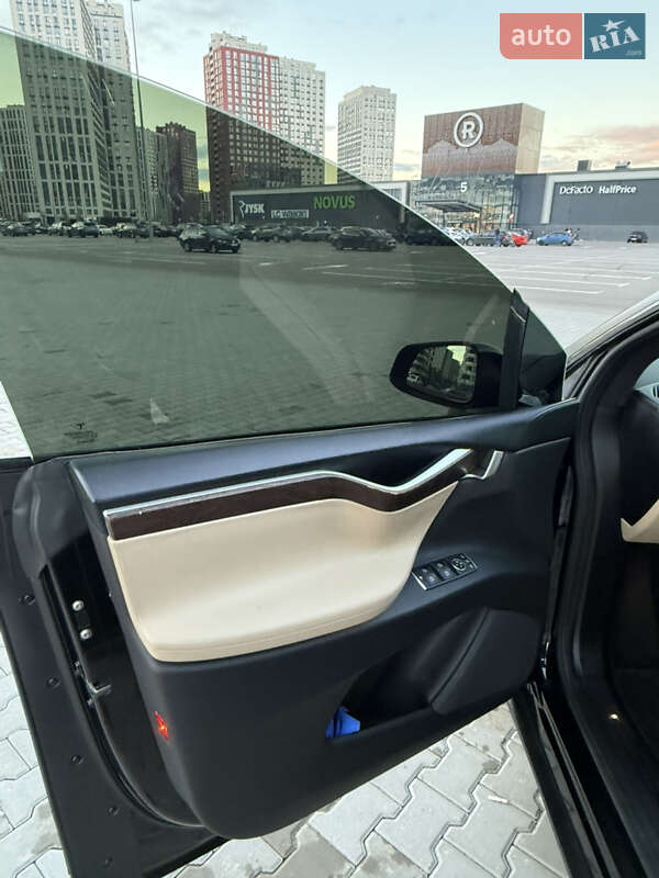 Позашляховик / Кросовер Tesla Model X 2016 в Києві