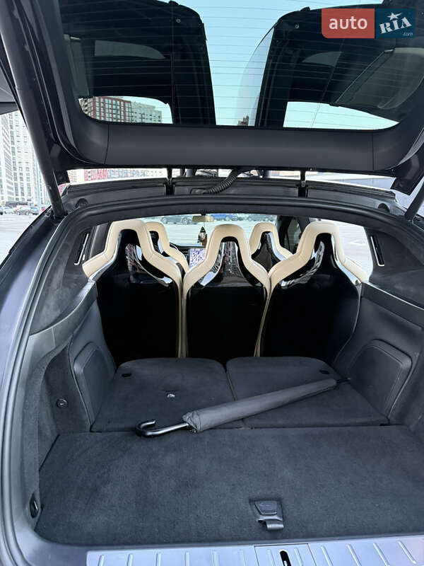 Позашляховик / Кросовер Tesla Model X 2016 в Києві