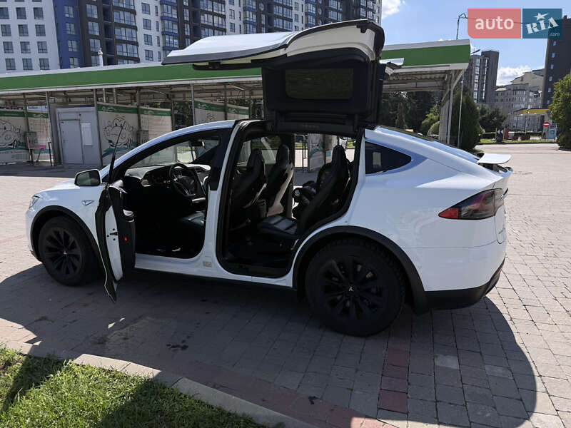 Позашляховик / Кросовер Tesla Model X 2016 в Івано-Франківську
