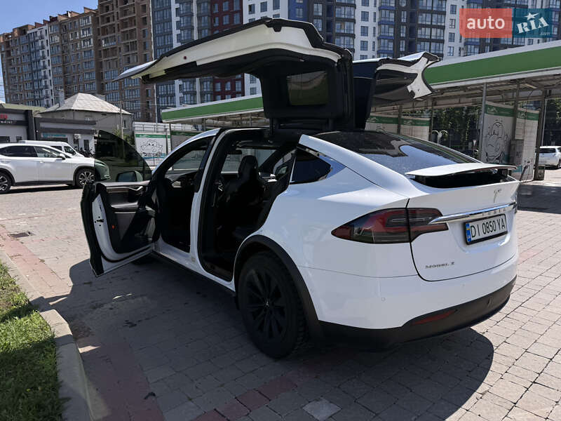 Позашляховик / Кросовер Tesla Model X 2016 в Івано-Франківську