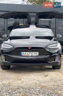 Позашляховик / Кросовер Tesla Model X 2018 в 