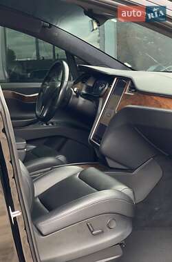 Позашляховик / Кросовер Tesla Model X 2018 в 