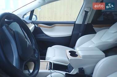 Позашляховик / Кросовер Tesla Model X 2018 в 