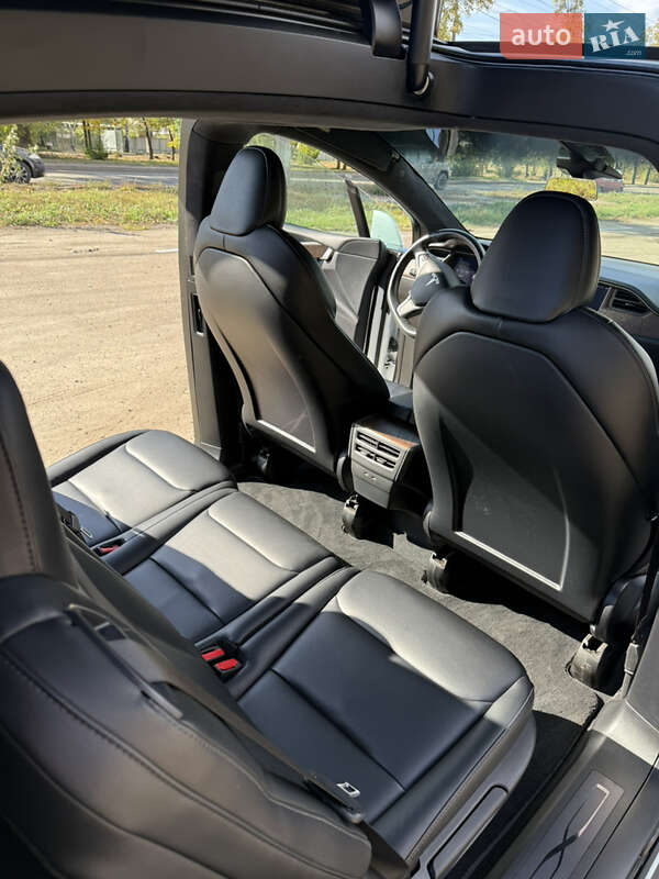 Внедорожник / Кроссовер Tesla Model X 2020 в Сумах