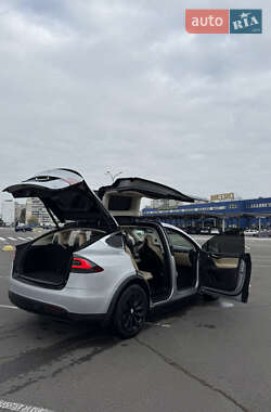 Позашляховик / Кросовер Tesla Model X 2016 в 