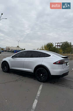 Позашляховик / Кросовер Tesla Model X 2016 в 