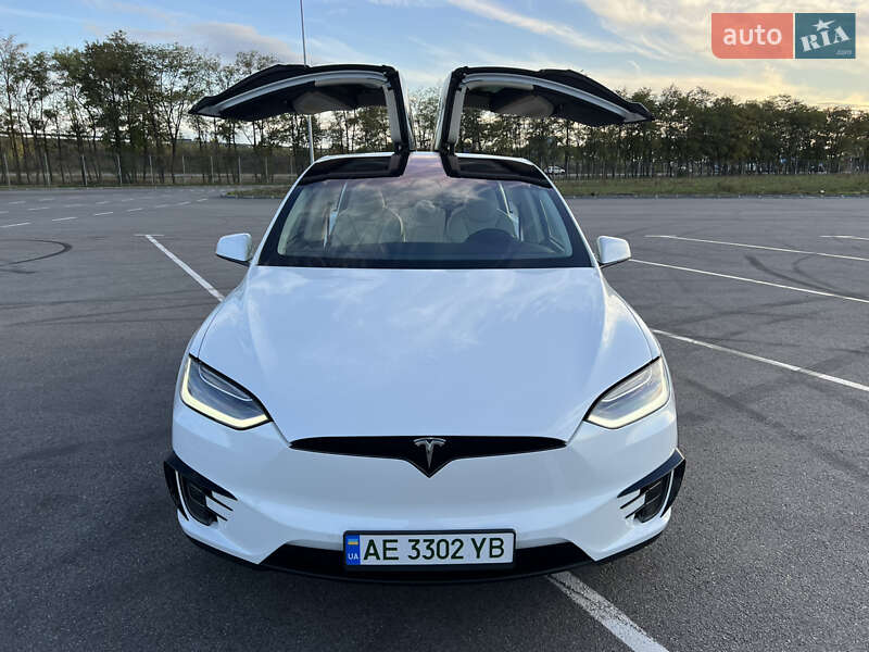 Позашляховик / Кросовер Tesla Model X 2018 в Дніпрі