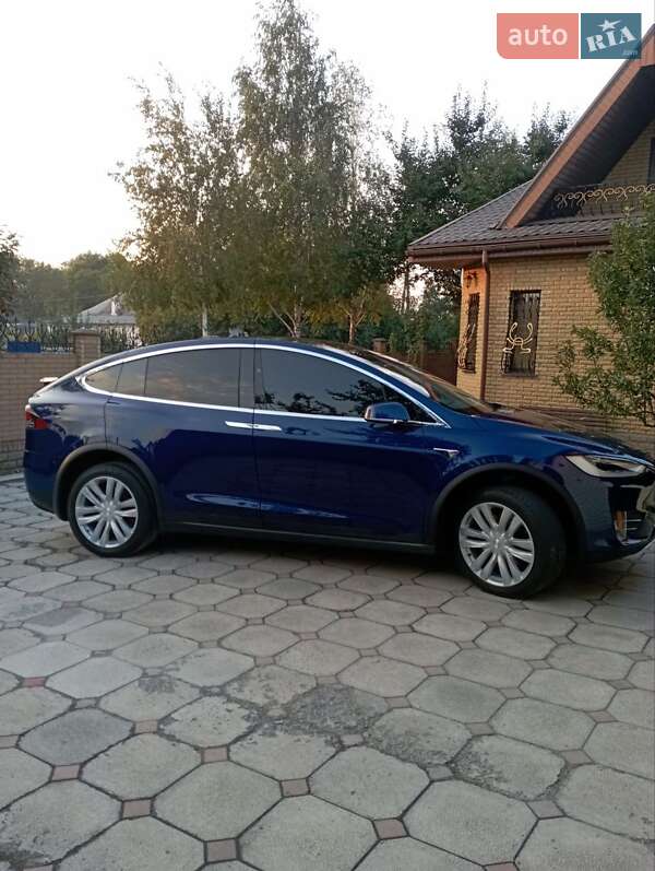 Позашляховик / Кросовер Tesla Model X 2017 в Кам'янському