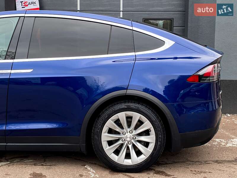 Позашляховик / Кросовер Tesla Model X 2016 в Києві