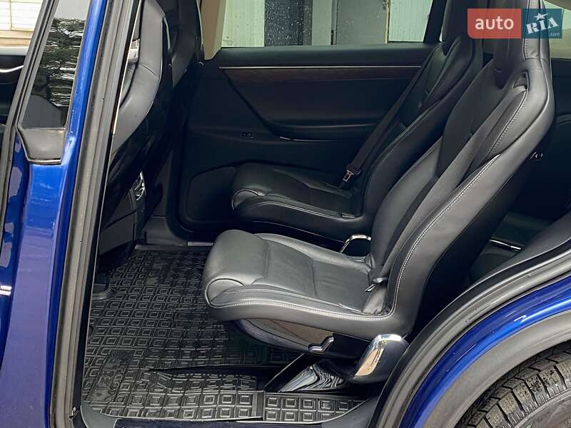 Позашляховик / Кросовер Tesla Model X 2016 в Києві