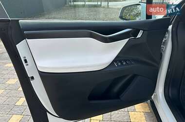 Позашляховик / Кросовер Tesla Model X 2016 в 