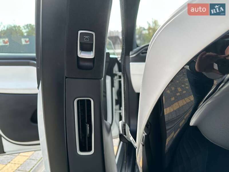 Внедорожник / Кроссовер Tesla Model X 2016 в Львове фото 20 Внедорожник / Кроссовер Tesla Model X 2016 в Львове