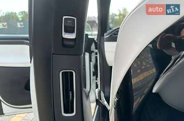 Позашляховик / Кросовер Tesla Model X 2016 в 
