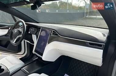 Позашляховик / Кросовер Tesla Model X 2016 в 