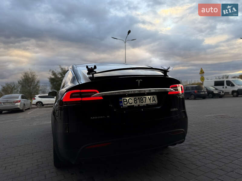 Позашляховик / Кросовер Tesla Model X 2017 в Львові