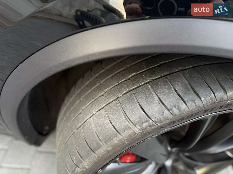 Позашляховик / Кросовер Tesla Model X 2017 в Львові