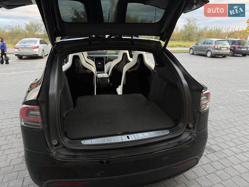 Позашляховик / Кросовер Tesla Model X 2017 в Львові