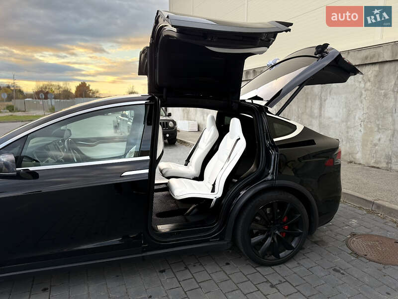 Позашляховик / Кросовер Tesla Model X 2017 в Львові