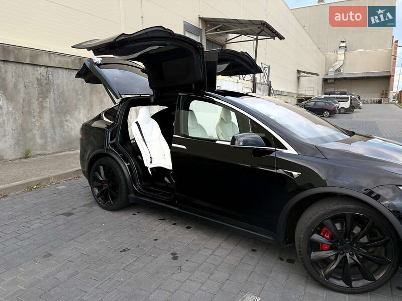 Позашляховик / Кросовер Tesla Model X 2017 в Львові