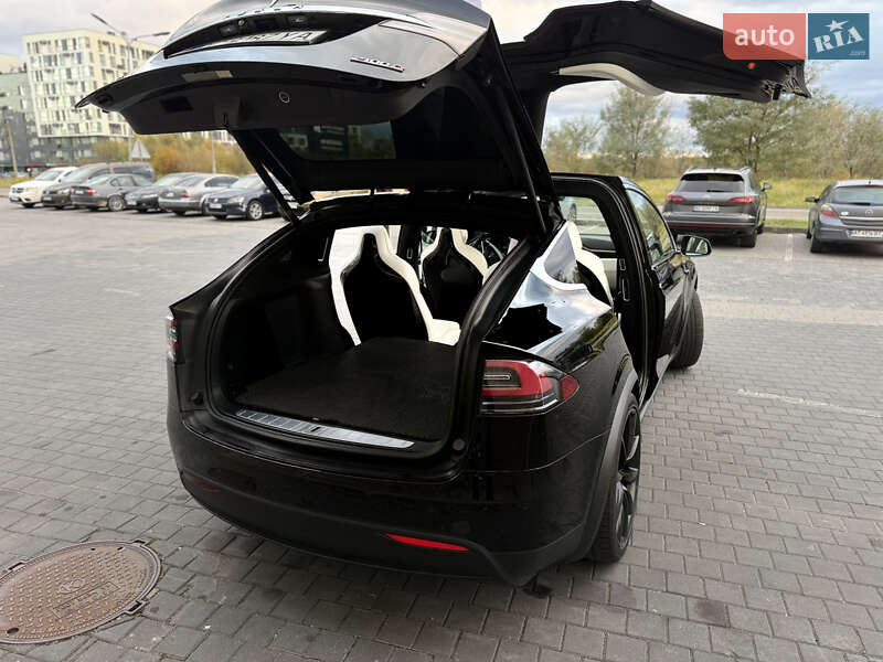 Позашляховик / Кросовер Tesla Model X 2017 в Львові