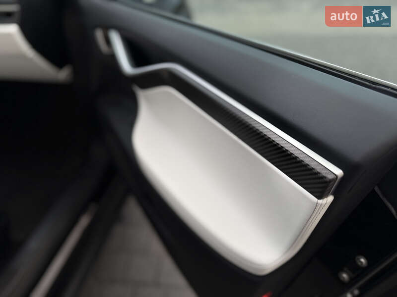 Позашляховик / Кросовер Tesla Model X 2017 в Львові