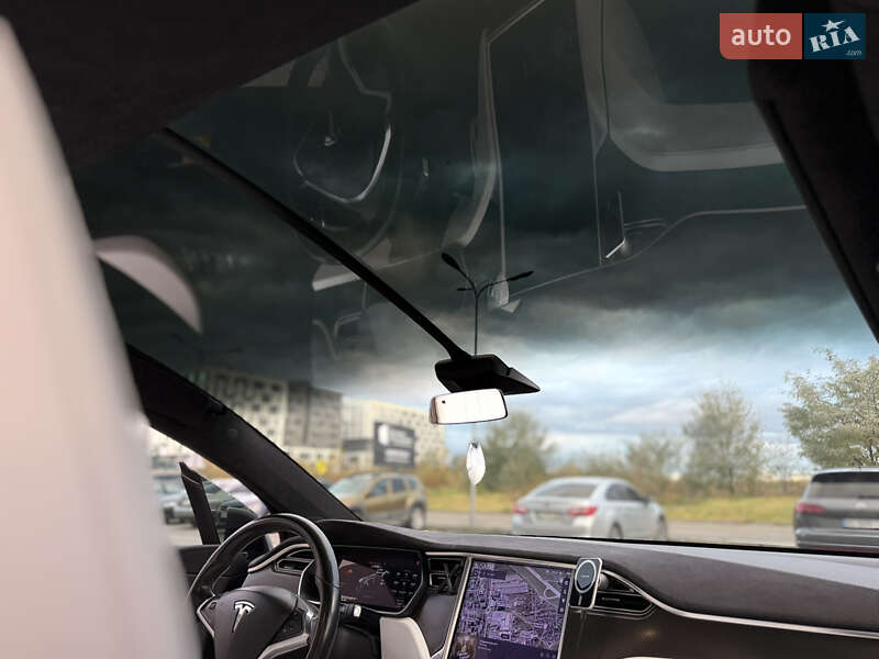 Позашляховик / Кросовер Tesla Model X 2017 в Львові