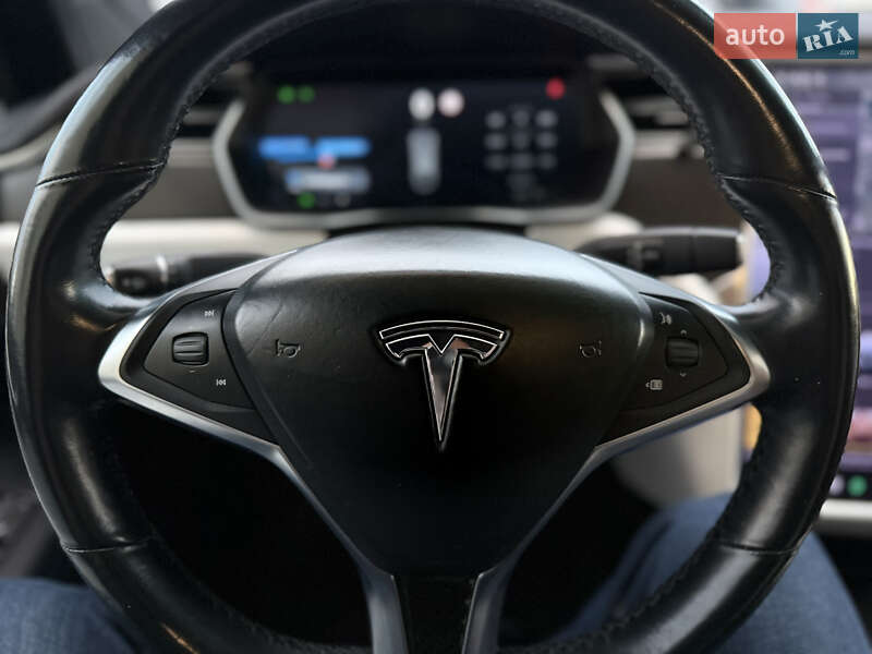 Позашляховик / Кросовер Tesla Model X 2017 в Львові