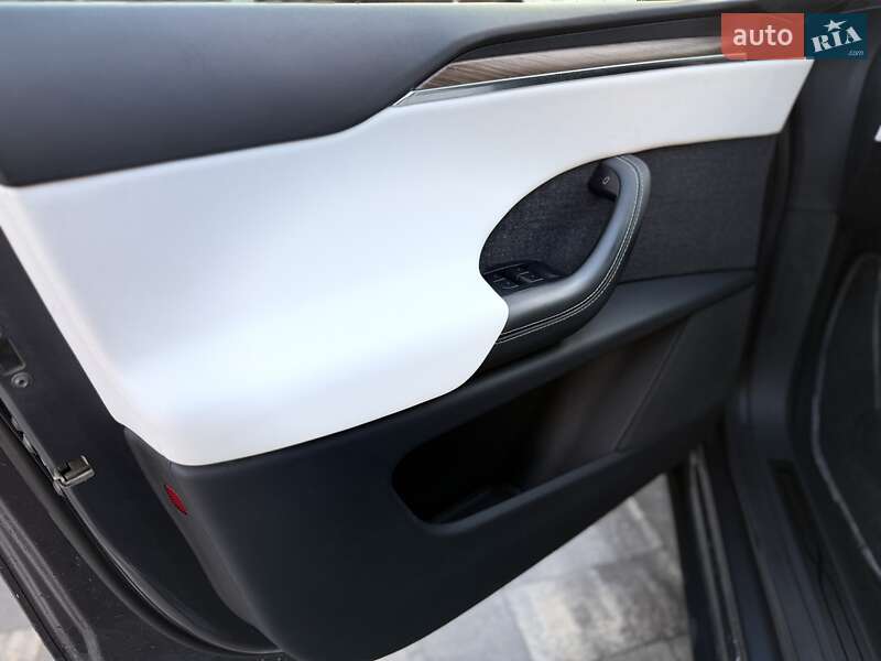 Позашляховик / Кросовер Tesla Model X 2022 в Чернівцях