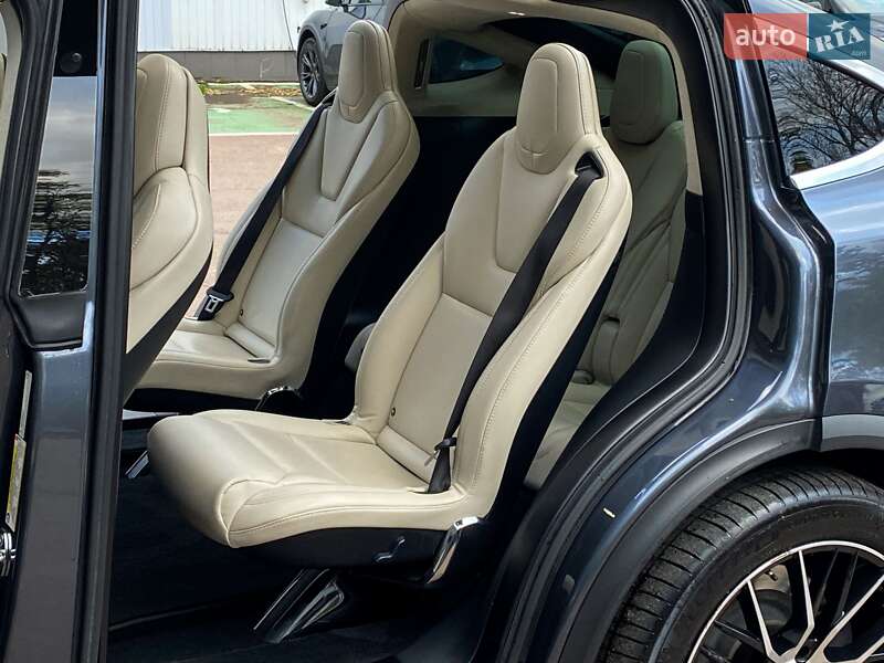 Позашляховик / Кросовер Tesla Model X 2017 в Києві
