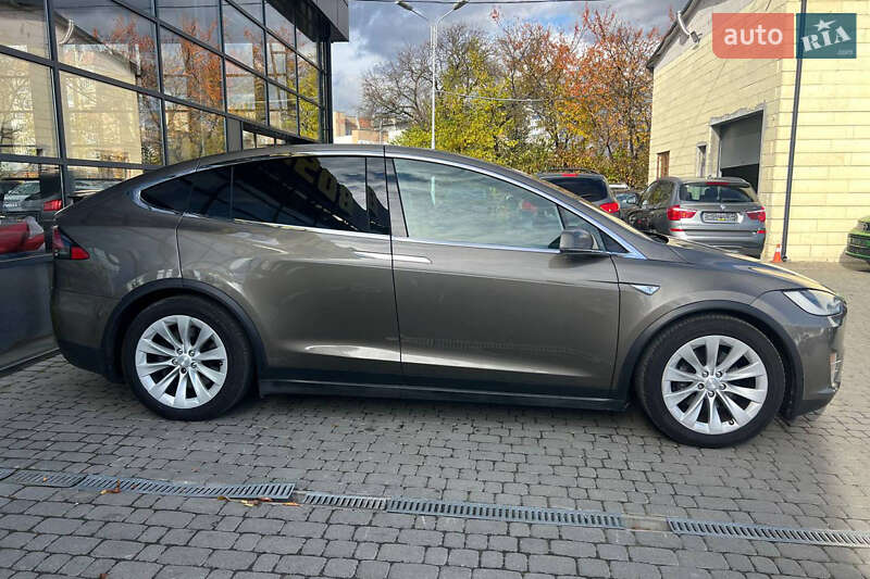 Позашляховик / Кросовер Tesla Model X 2016 в Івано-Франківську