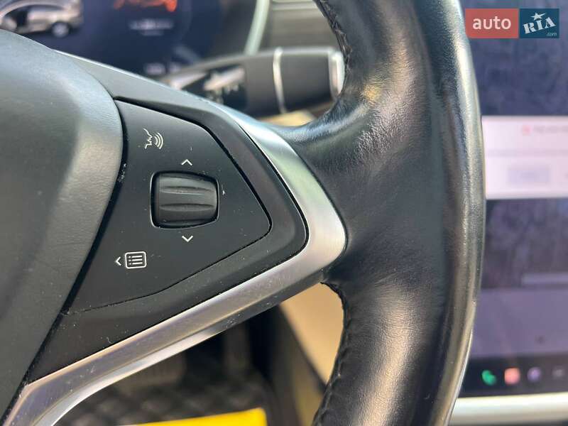 Позашляховик / Кросовер Tesla Model X 2016 в Івано-Франківську