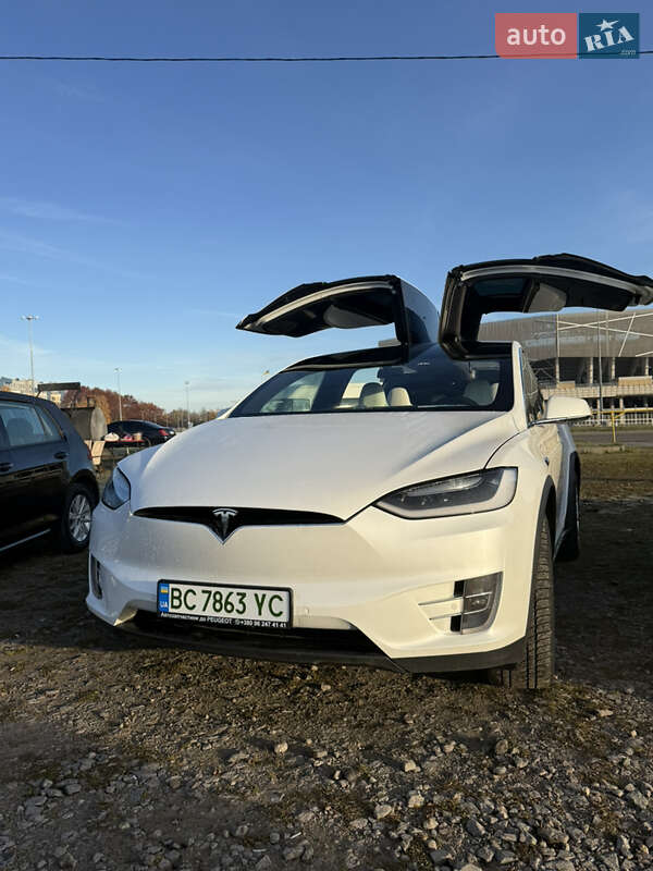 Позашляховик / Кросовер Tesla Model X 2018 в Львові
