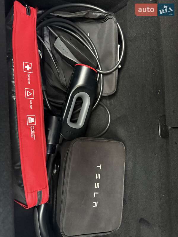 Позашляховик / Кросовер Tesla Model X 2019 в Києві