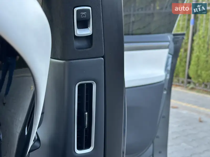 Tesla Model X 2016 VIN 5YJXCBE40GF021102 фото оголошення 47 з 107