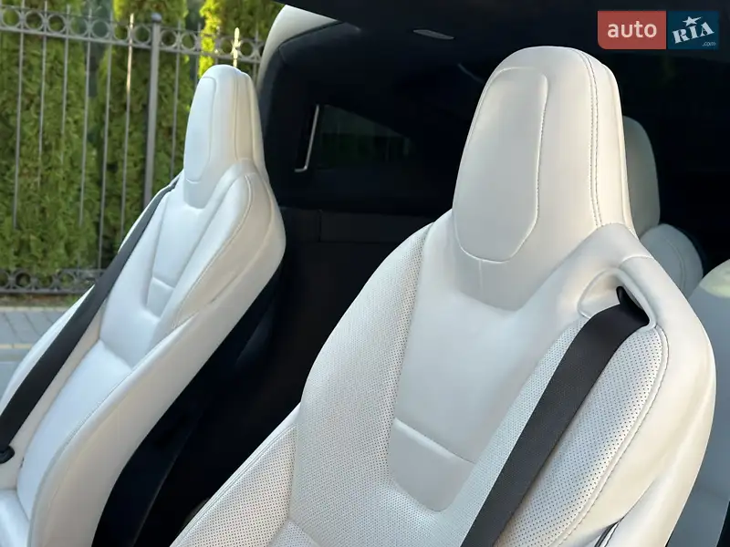 Tesla Model X 2016 VIN 5YJXCBE40GF021102 фото оголошення 52 з 107